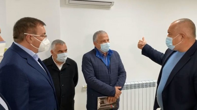 Ангелов: Очакваме 4,5 милиона ваксини от Астра Зенека, първата доставка ще е от 500 000 дози
