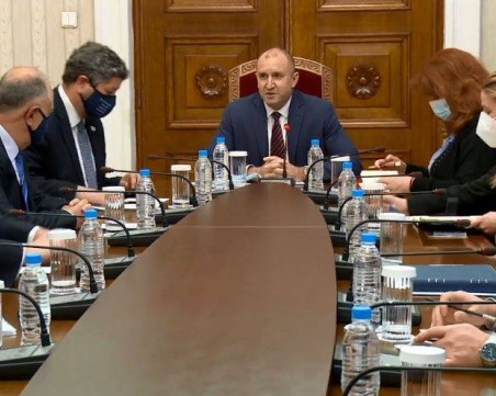 ДБ и президента Радев поискаха  броенето на бюлетините да се излъчва на живо