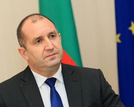 Президентът се среща със Слави Трифонов и Отровното трио днес