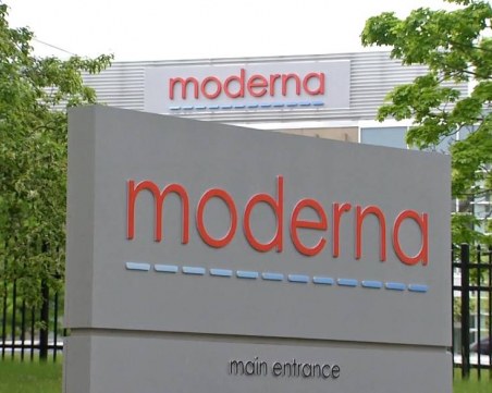 Шефът на Moderna за страничните ефекти от ваксината и трайността на имунитета