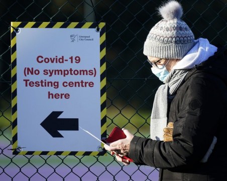 Заразата във Великобритания не стихва: Близо 60 000 нови случая и над 1000 починали