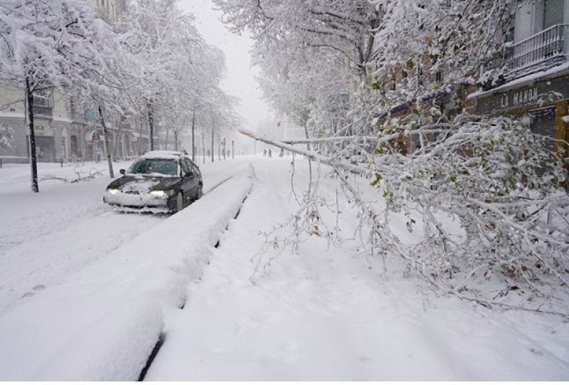 Трима загинали в Испания от невижданата зимна буря, снегът в Мадрид стигна 60 см