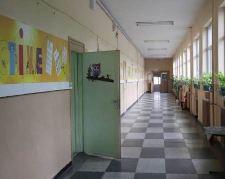 Кои ученици се връщат първи в класните стаи