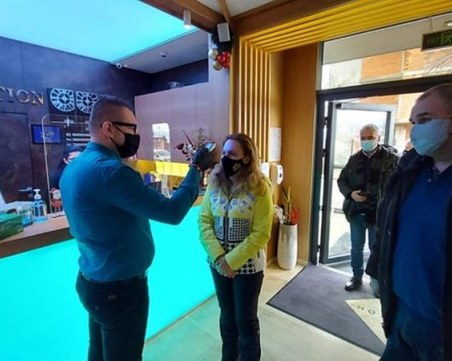 Министър Николова: Комбинацията от различни форми на туризъм е предпочитано през този сезон