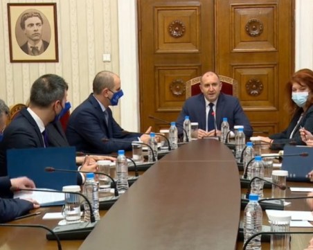 Румен Радев провежда среща с 