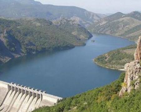 Стартира контролирано изпускане на язовир 