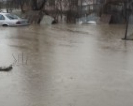 Бедствие край Своге! Залети са пътища и мостове, цялата община - без ток