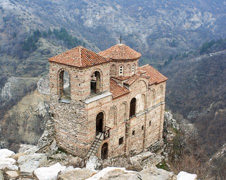 По-малко туристи на Асенова крепост през 2020, приходите около 260 000 лева