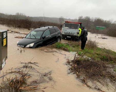 Бедствие: коли са под вода на пътя Извор–Зидарово в Бургаско