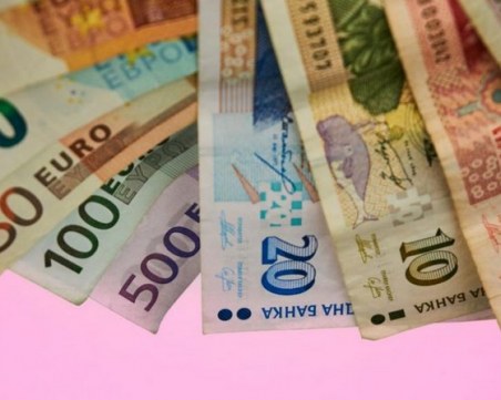 Финансовият министър обяви откога ще се разплащаме с евро