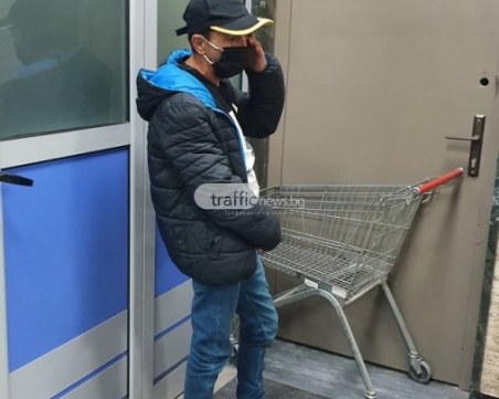 Принудително водят в съда мъжа, оставил с месеци безпомощния си баща да агонизира до смърт