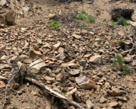 Свлачище на пътя Велинград-Сърница! Движението е затруднено