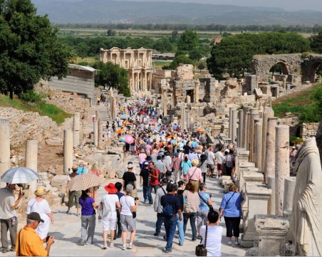 Турция с оптимизъм за туризма: Готвим се за новия сезон