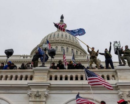 Външно с предупреждение: Избягвайте местата за масови събирания в САЩ
