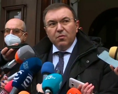 Костадин Ангелов: От понеделник стартираме втората фаза на ваксинацията, ще представим пациентско досие