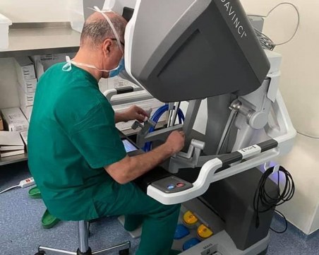 Направиха първите роботизирани операции със системата ДаВинчи Х в Пловдив