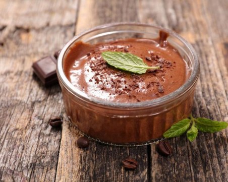 Шоколадов пудинг без захар и брашно, който ще ви държи сити половин ден