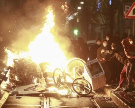 Удариха колата на белгийския крал по време на протести, Брюксел протестира срещу полицията