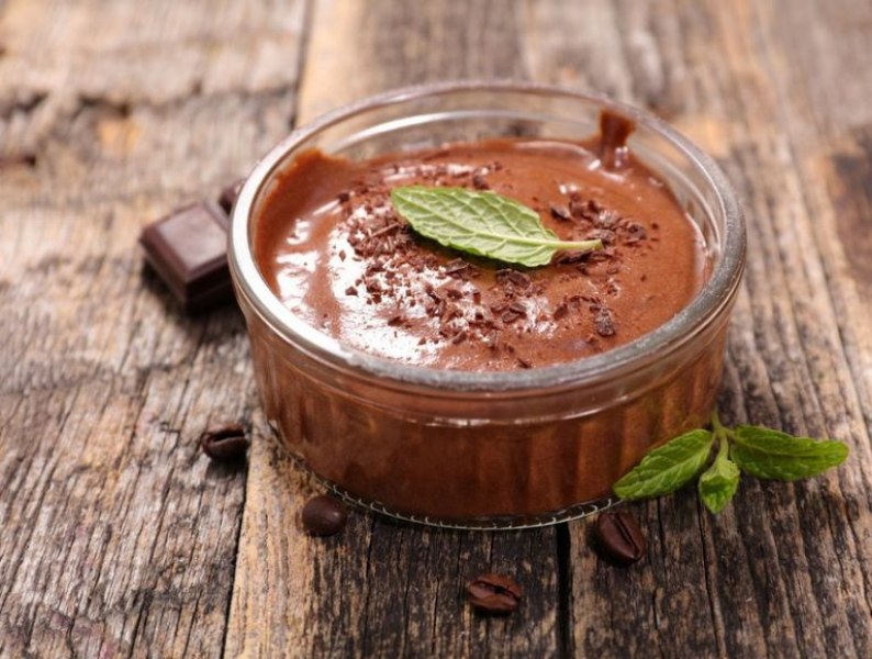 Шоколадов пудинг без захар и брашно, който ще ви държи сити половин ден