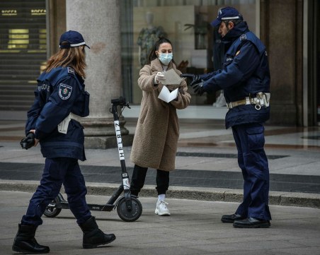 Удължиха полицейския час в Италия до март