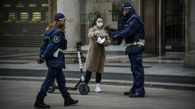 Удължиха полицейския час в Италия до март