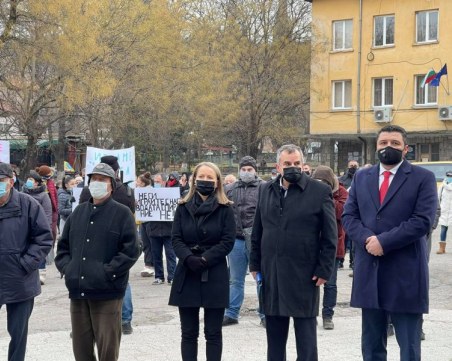 Каназирева: Държавата ще помогне за изграждането на нов водопровод в Брестовица