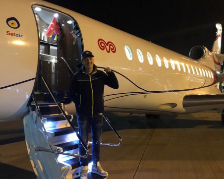 Месут Йозил пристигна в Истанбул, подписва с Фенербахче