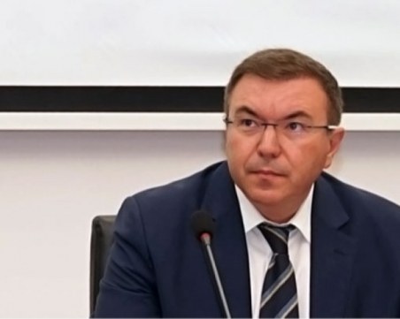 Ангелов отговори на ресторантьорите: Приоритет са ни здравето и образованието