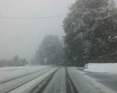 Продължава разчистването на прохода 