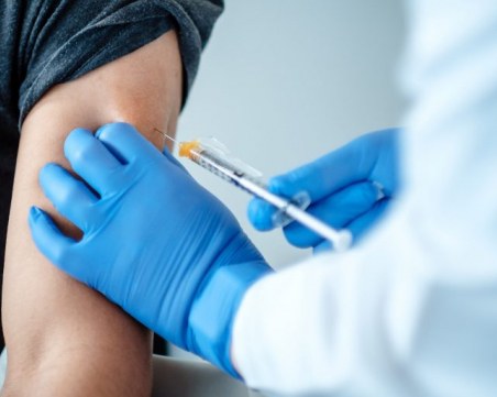 Във Великобритания имунизират 140 души на минута