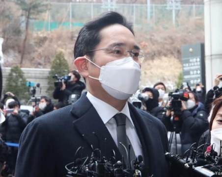 Зам.-председателят на Samsung Джей Й. Лий бе осъден на 30-месечен затвор