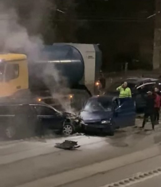 Тежка катастрофа затвори булевард в София! Две линейки са на мястото
