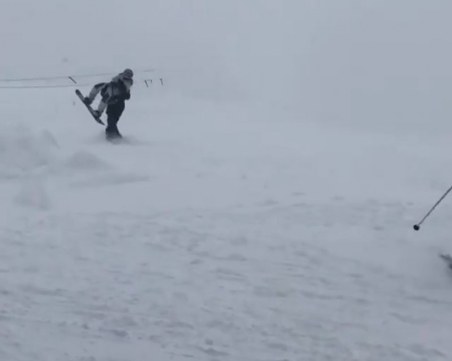 Лавина затрупа десетки скиори в Русия, има загинали