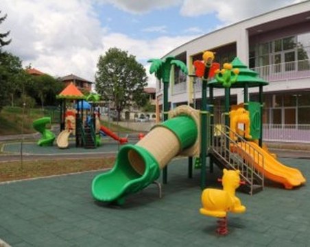 Министърът на образованието: Да се компенсират родителите с деца, неприети в детски градини