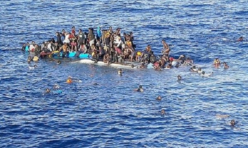 43 мигранти, тръгнали към Европа, се удавиха след корабокрушение