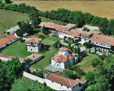 Двама обраха манастир край Асеновград