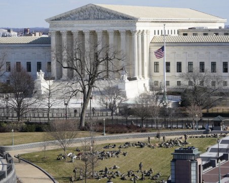 Евакуираха Върховния съд на САЩ заради бомбена заплаха