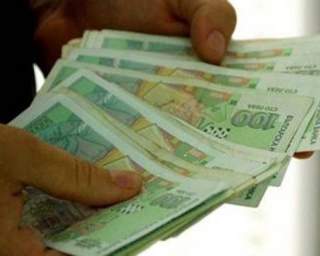 Намериха изгубени пари в столичен подлез, полицията издирва собственика