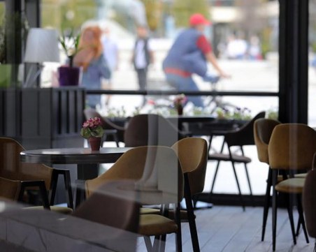 От утре ресторантите в Северна Македония ще работят до 21 часа