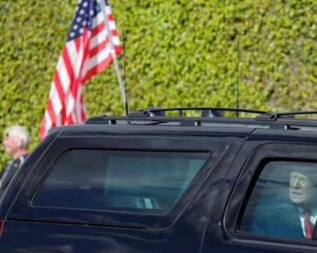 Тръмп се сбогува с президентството на игрището за голф