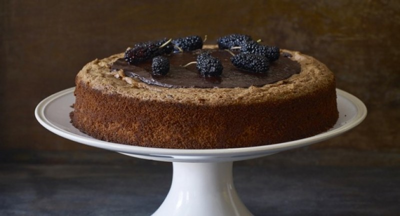 Здравословна и сладка - бърза шоколадова торта с бадемово брашно