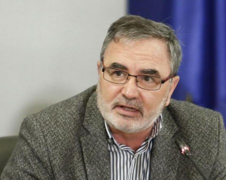 Доц. Кунчев: Чакаме трета вълна на COVID-19 у нас с настъпването на новия щам