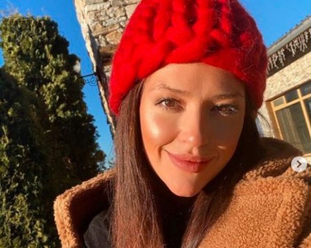 И Бориса Тютюнджиева сподели първи кадър с дъщеричката си