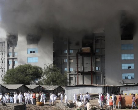 Най-малко 5 жертви от пожара в Индия