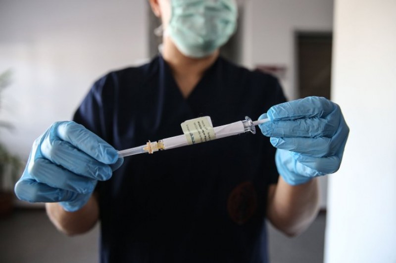 НОЩ: Има надежда, че ваксините влияят на новия щам на COVID-19