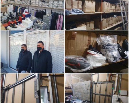 Контрабандисти крият маратонки за 600 хиляди лв. в тайник с фалшива стена СНИМКИ