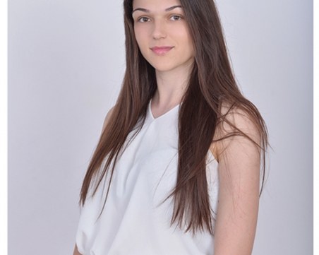 Виктория, с чието есе започва книжката на МУ-Пловдив: Медицината е изкуство, също като литературата