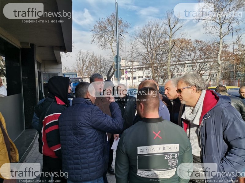 Над 400 таксиметрови шофьори в Пловдив остават без работа заради чиновническо безхаберие