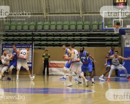 Академик с поражение у дома от Черноморец