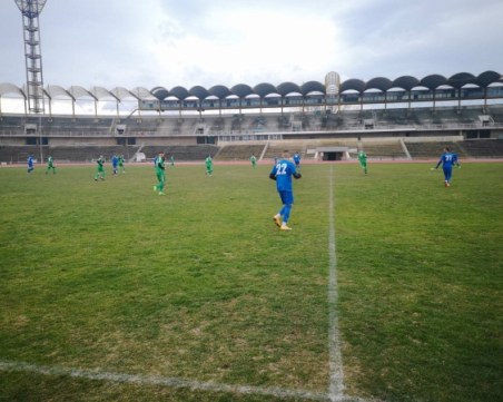 Спартак с първа победа в контролите